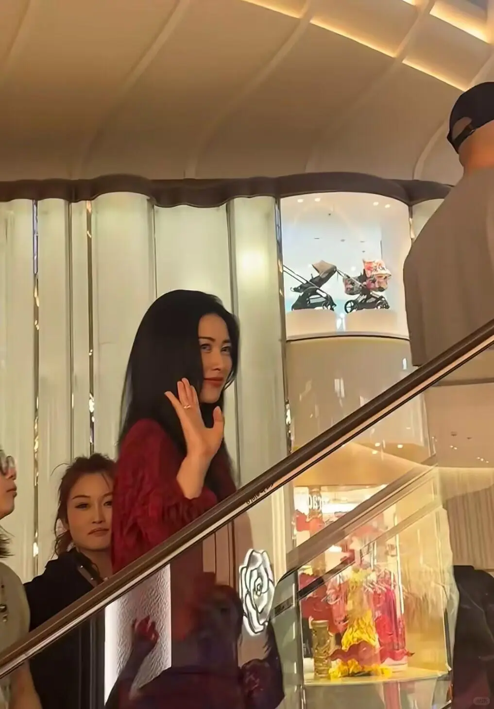 不是....朱珠现在就长这样啊??