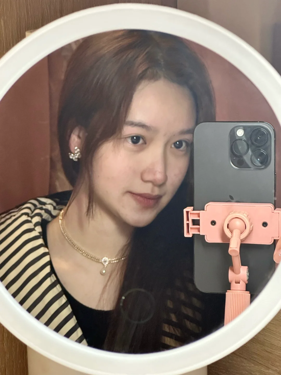 那个长痘但美得众所周知的女孩子