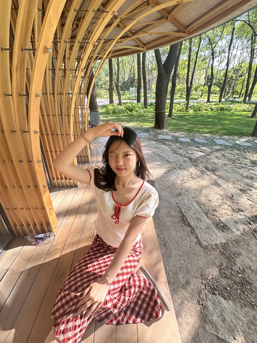 04 腼腆女大学生