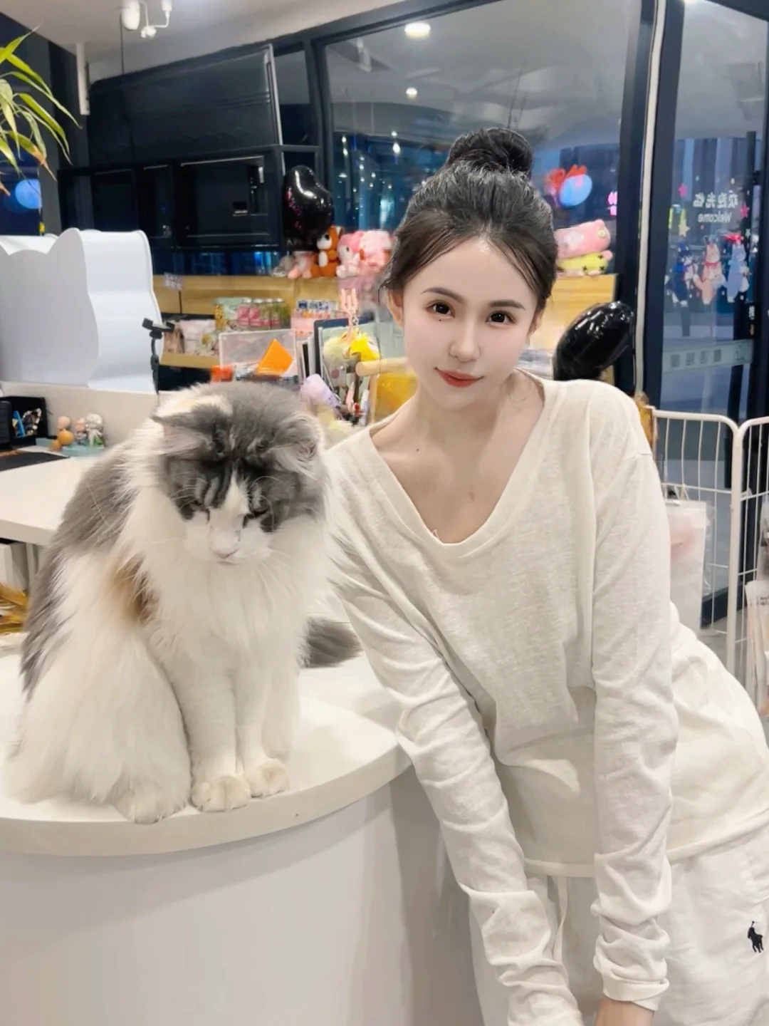 好干净的小姐姐呀