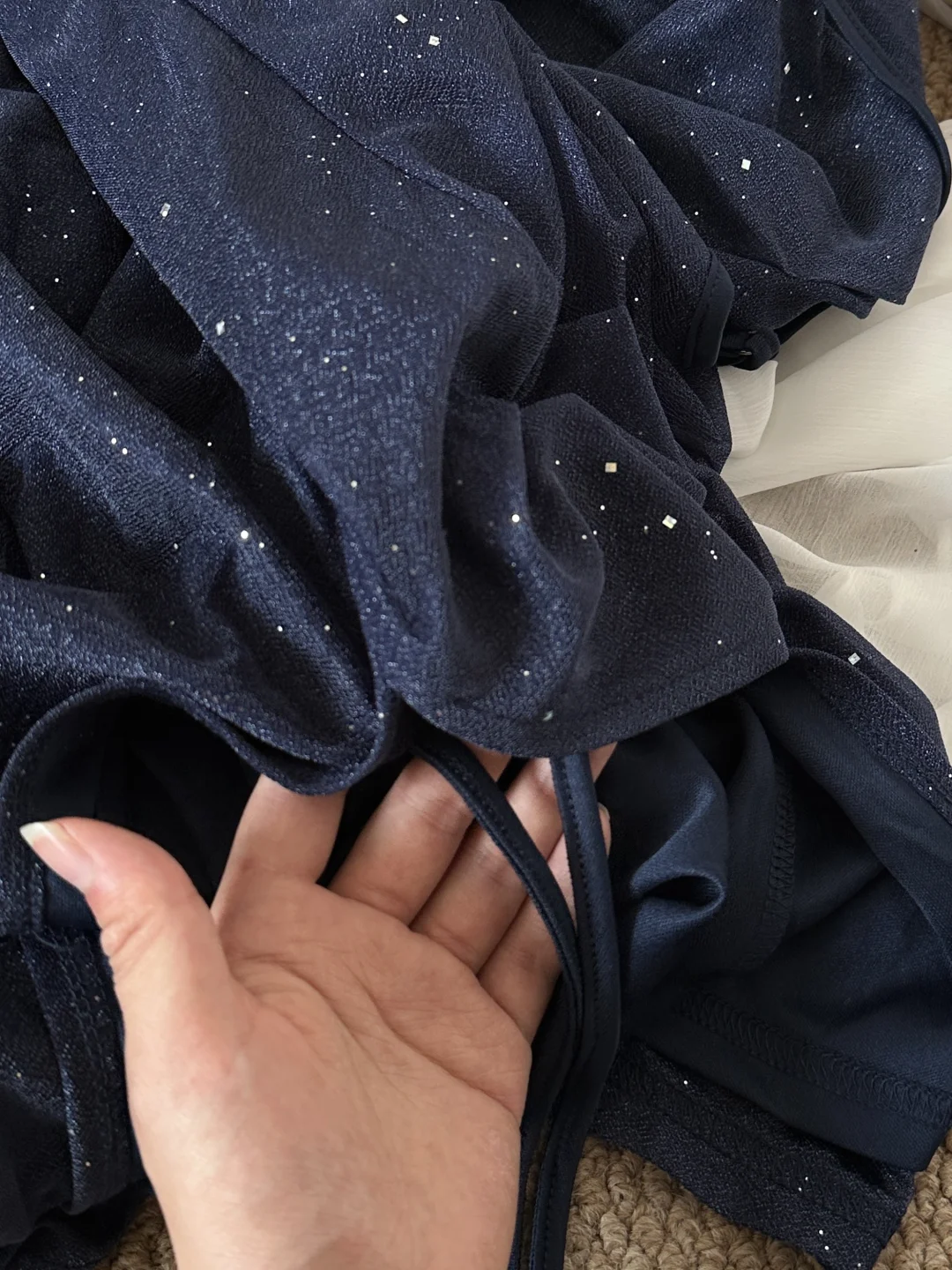 把星河穿在身上！！才三十几r的荡领吊带裙😻