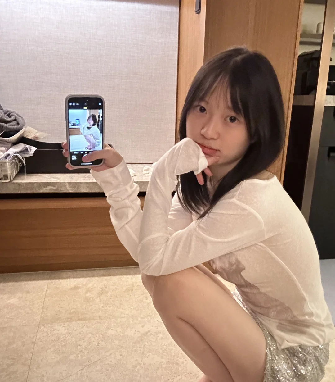 穿了红色。。。