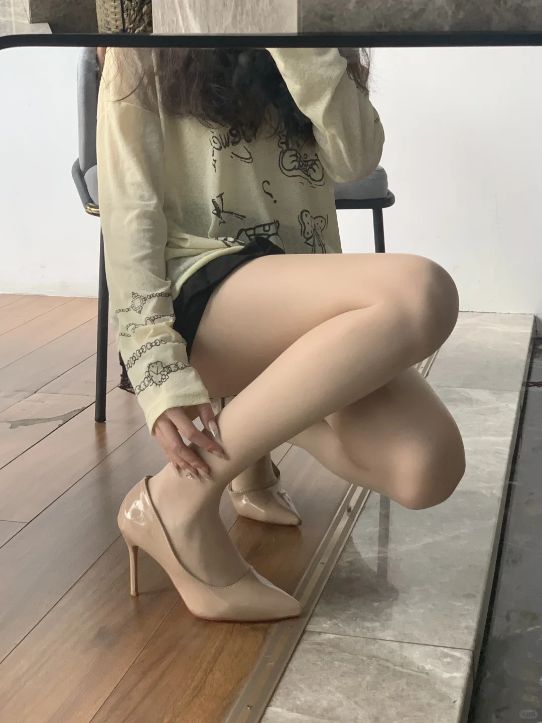 秒了！裸色高跟鞋搭丝袜直接斩女