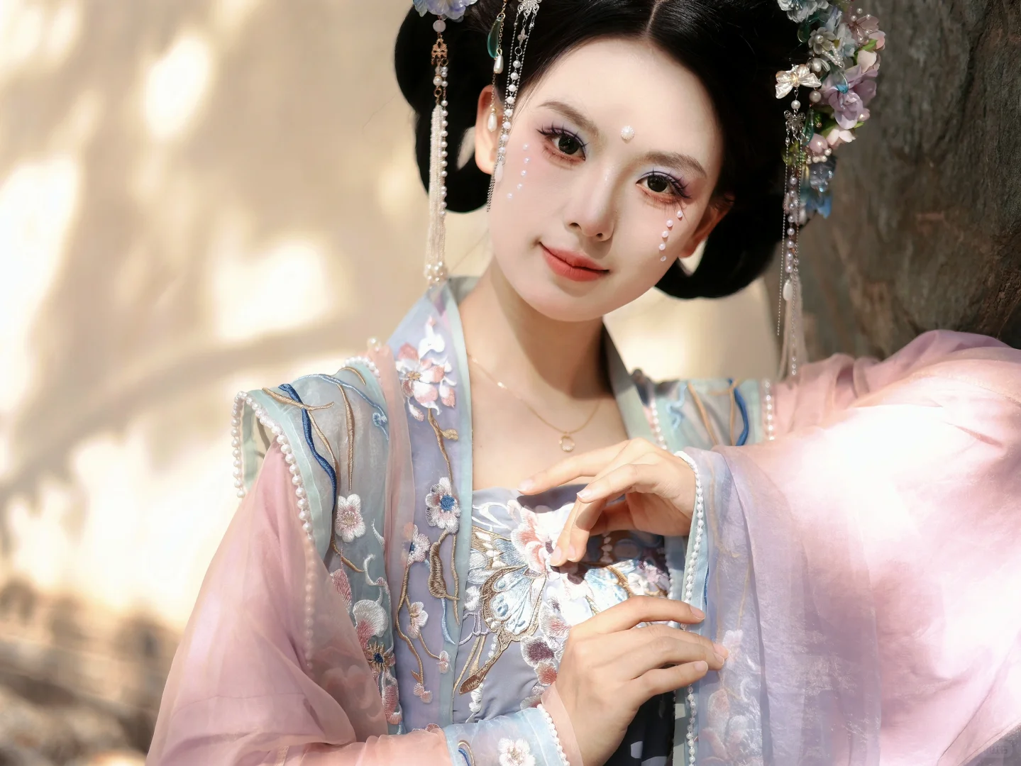 带上汉服去和花花🌸约会 哪张最好看呢