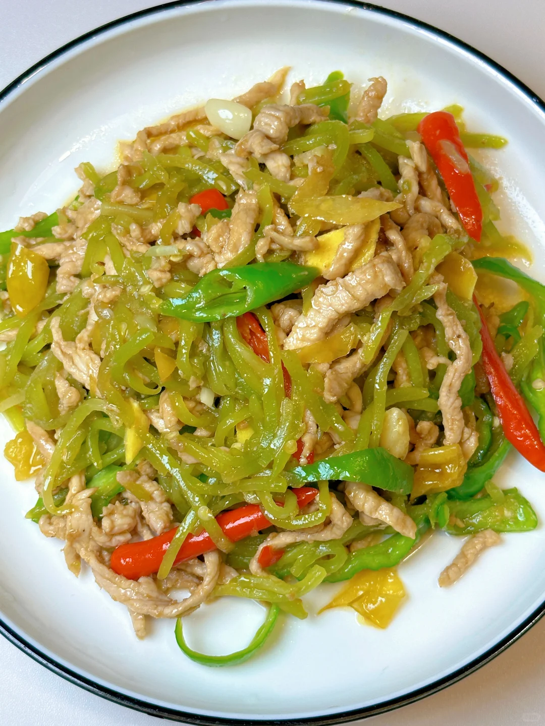 超级下饭爽口的～双椒莴笋肉丝