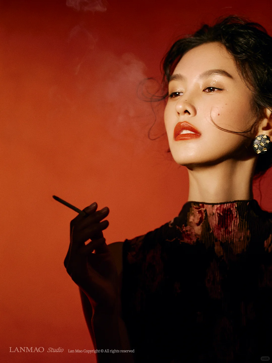 港风复古｜旗袍摇曳，光影里藏着一场旧梦