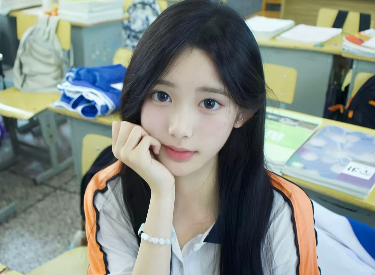 04在校女大 小众 蹲摄影师