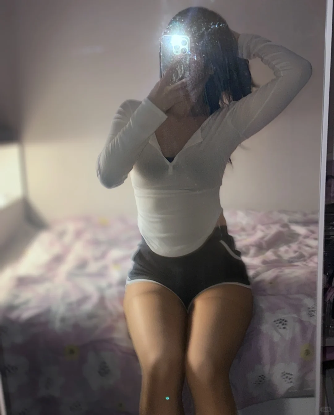 今天的腿是肉丝的腿，来合个照吧。