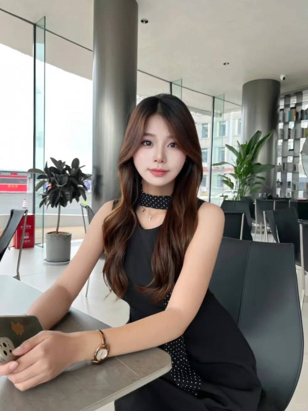 御姐系03年模特 蹲摄影师 支持手机拍摄
