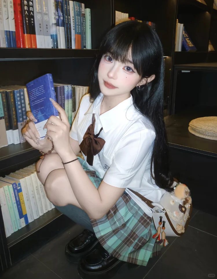 甜美小嫩模，🈶️大大持，🉑️4⃣️🏠，寻摄影师