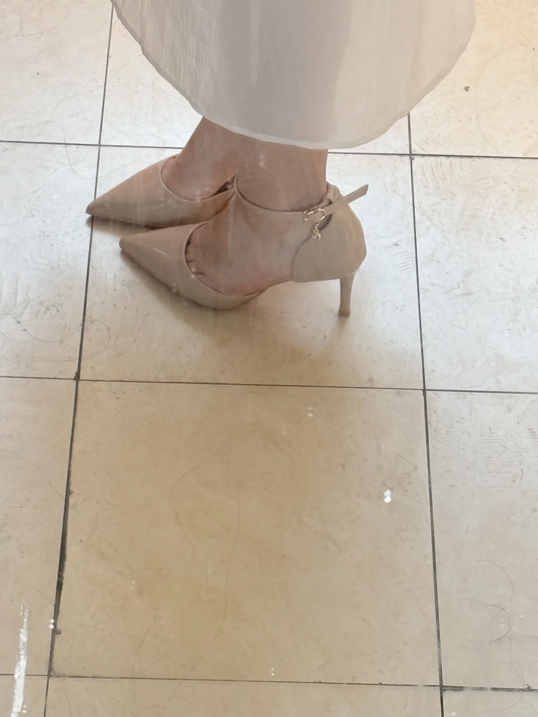 女大第一双高跟鞋 可以留吗