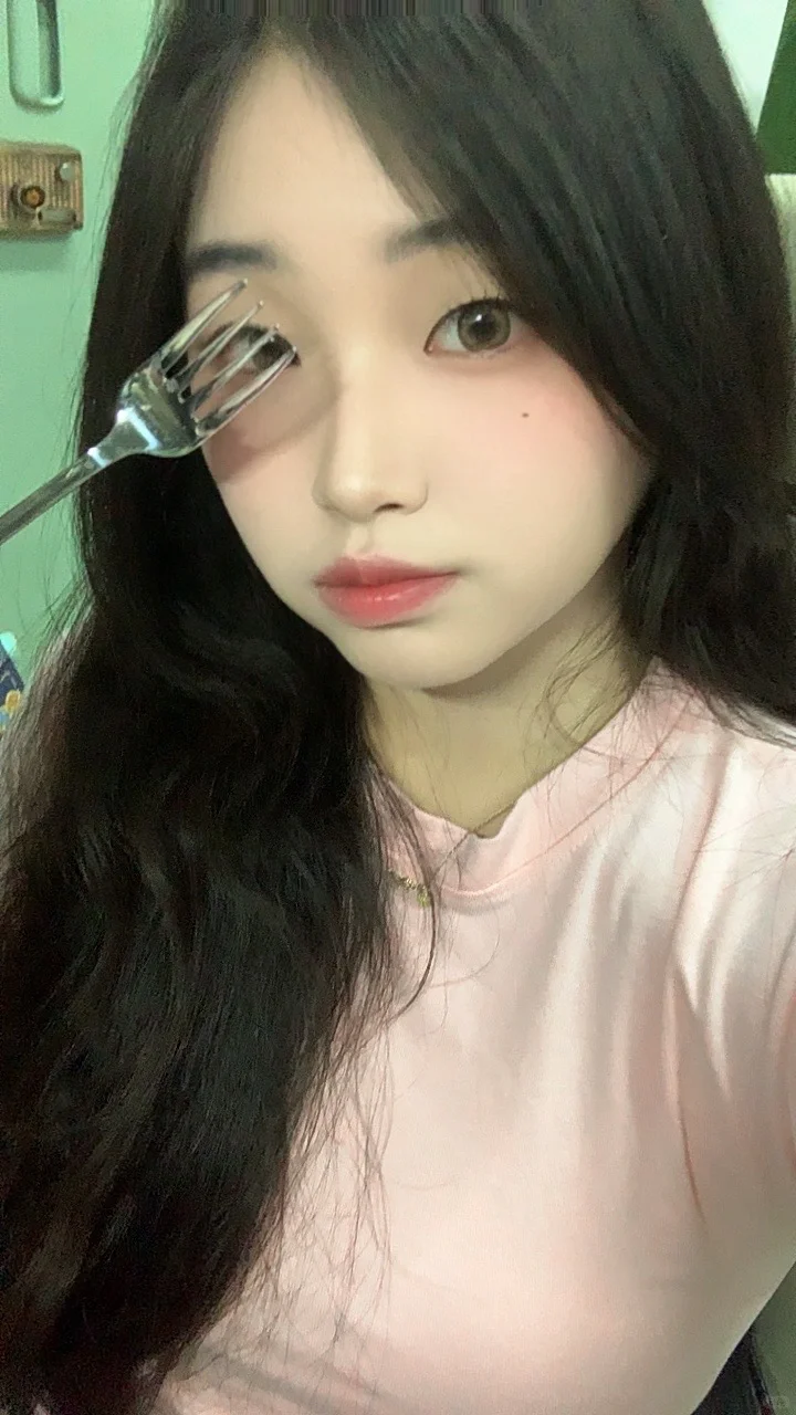 04女大长这样适合做什么博主，提建议