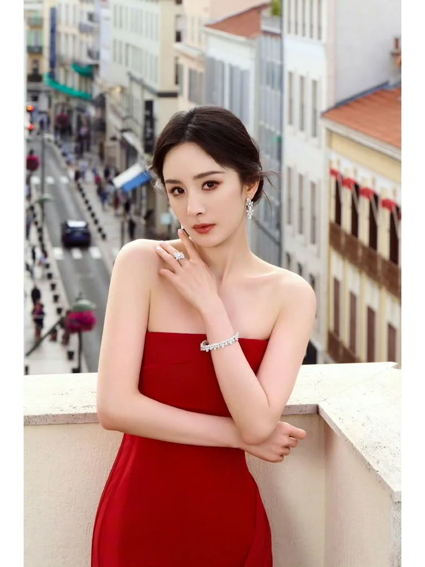 杨幂：解锁多元魅力的性感密码