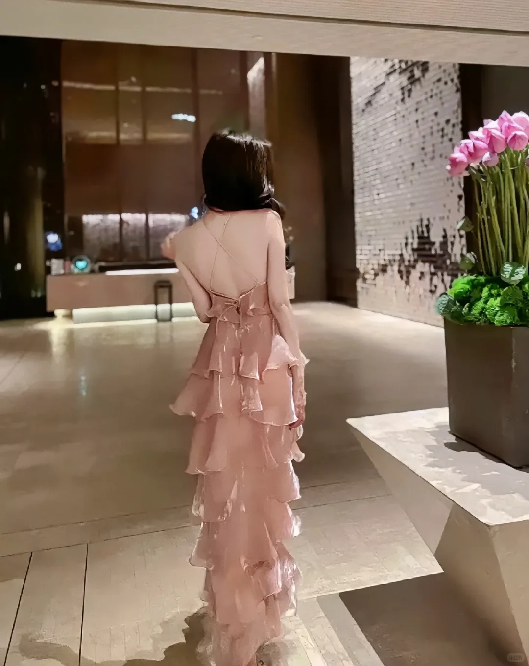 美图壁纸美女小姐姐背影杀AI素材