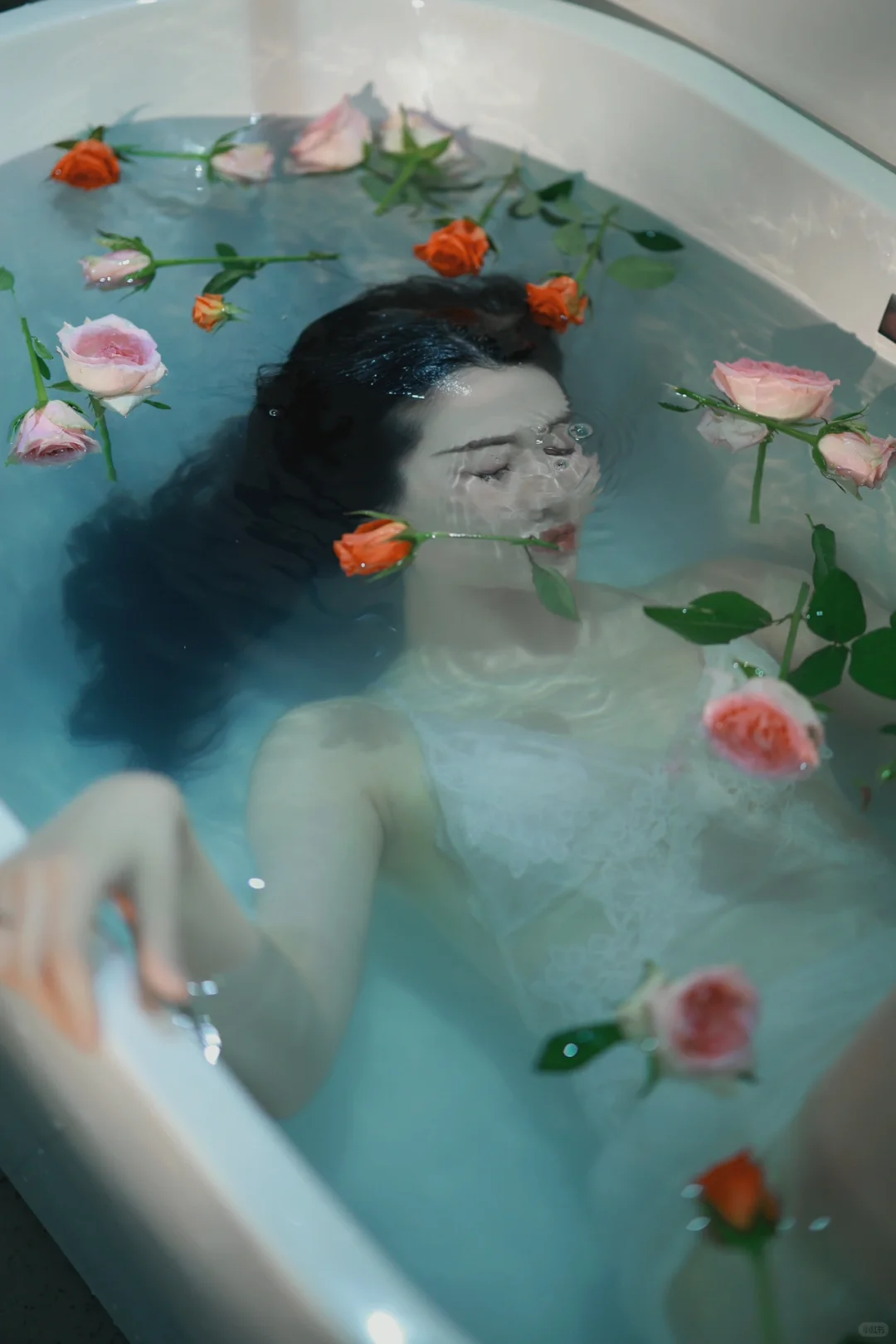 月光坠入水 晕不出涟漪