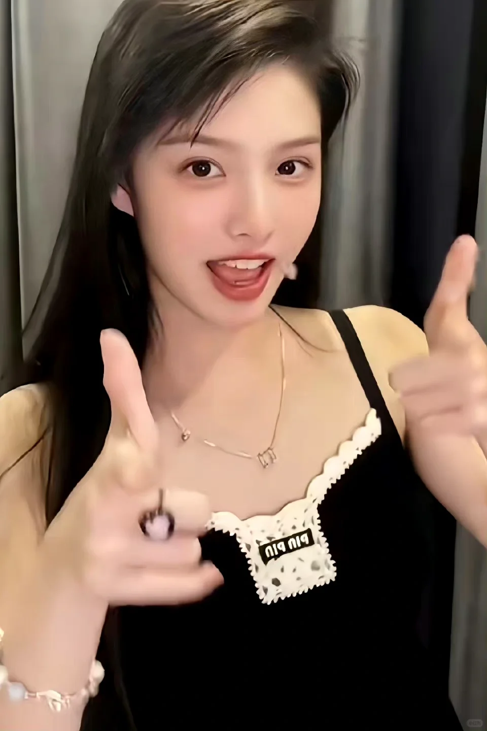 现在的小孩那么早就开始拍戏了？还那么成熟