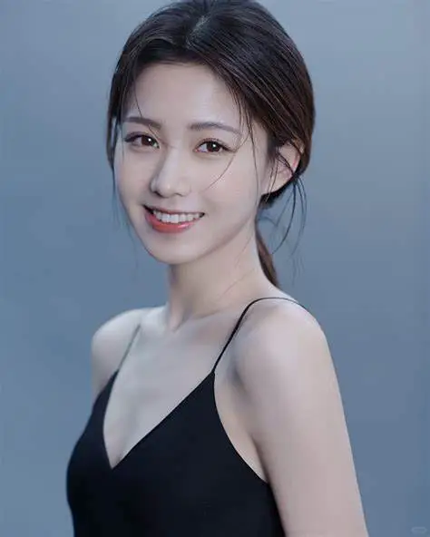 她是优雅女子，误入现代社会