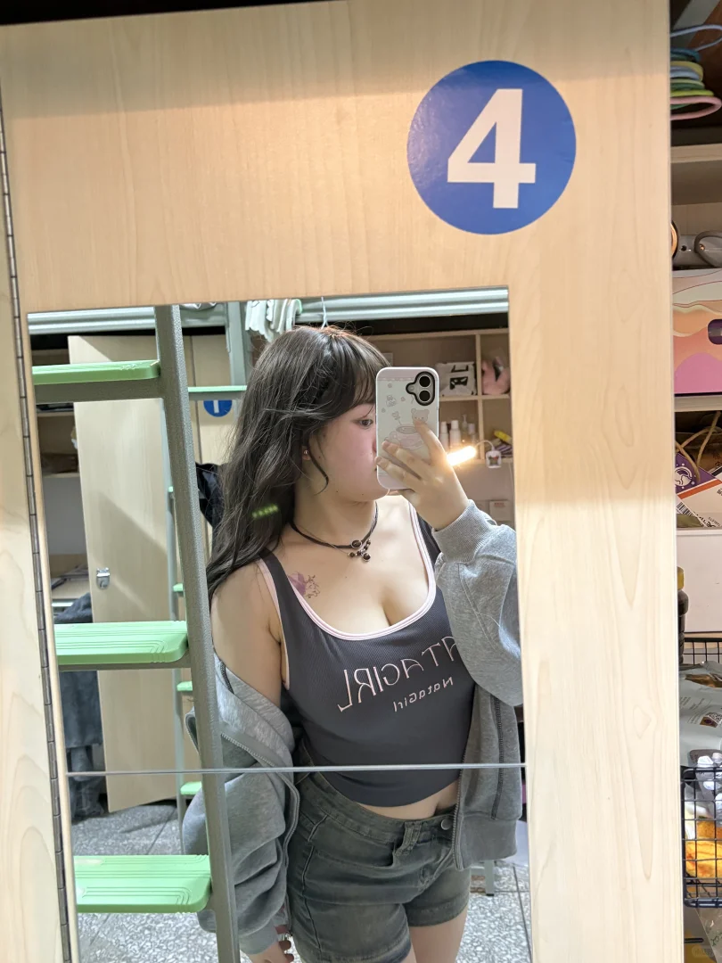 真的被自己美到了❗超级显身材的背心~