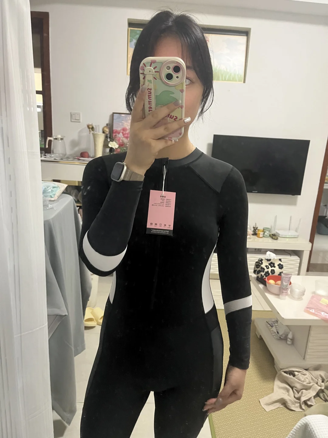 同品牌同设计差价250元的泳衣对比