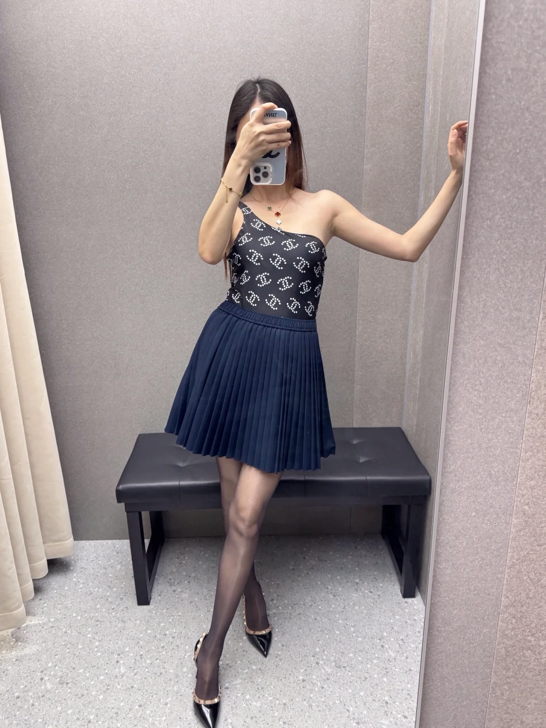 左滑 看你女朋友上身!