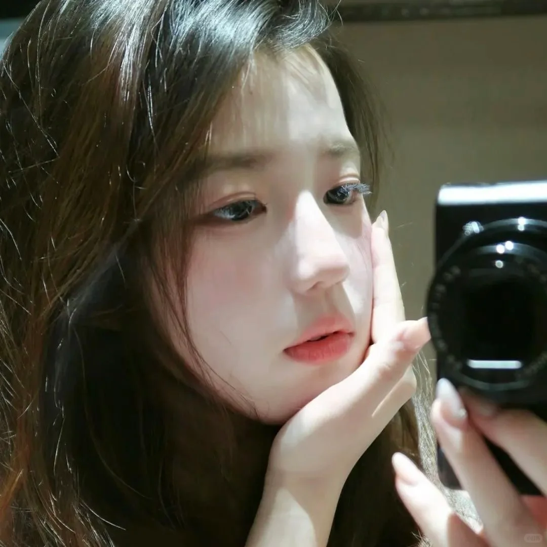 5.31 𝙒𝙚𝘾𝙝𝙖𝙩女生头像