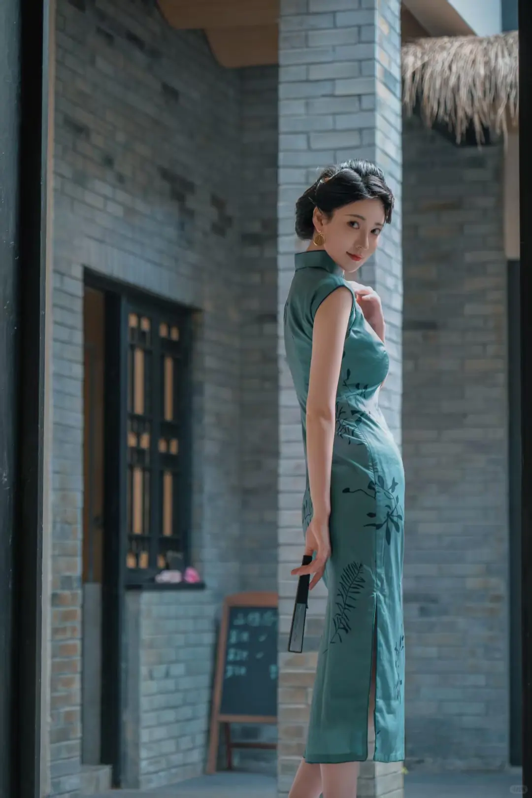 绿底旗袍，清冷感女孩yyds！
