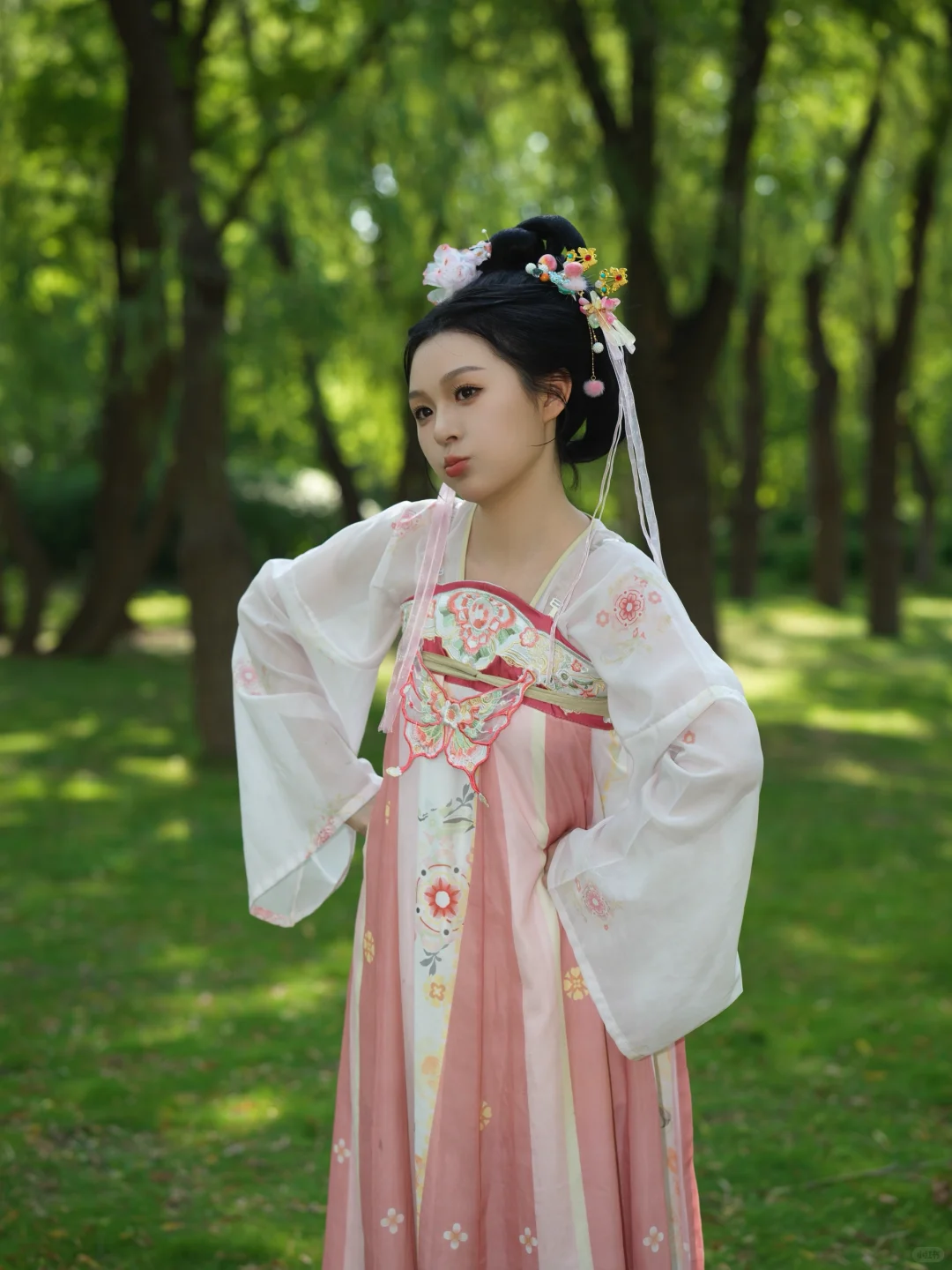可爱俏皮的美少女