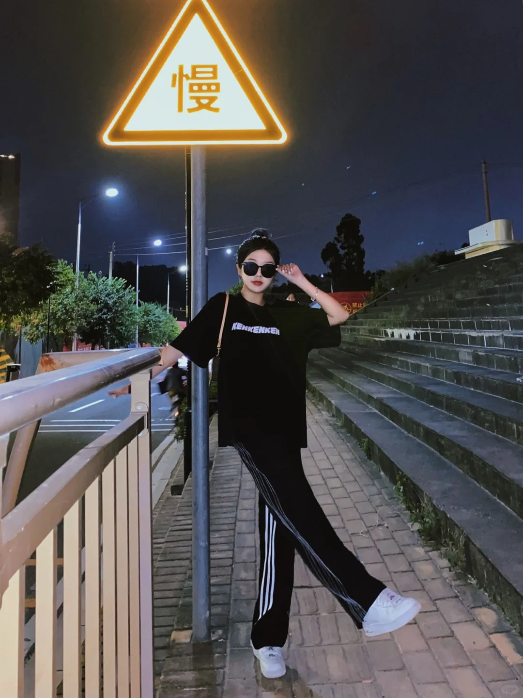 jennie同款路牌拍照姿势➕闪光灯拍照太🉑️了