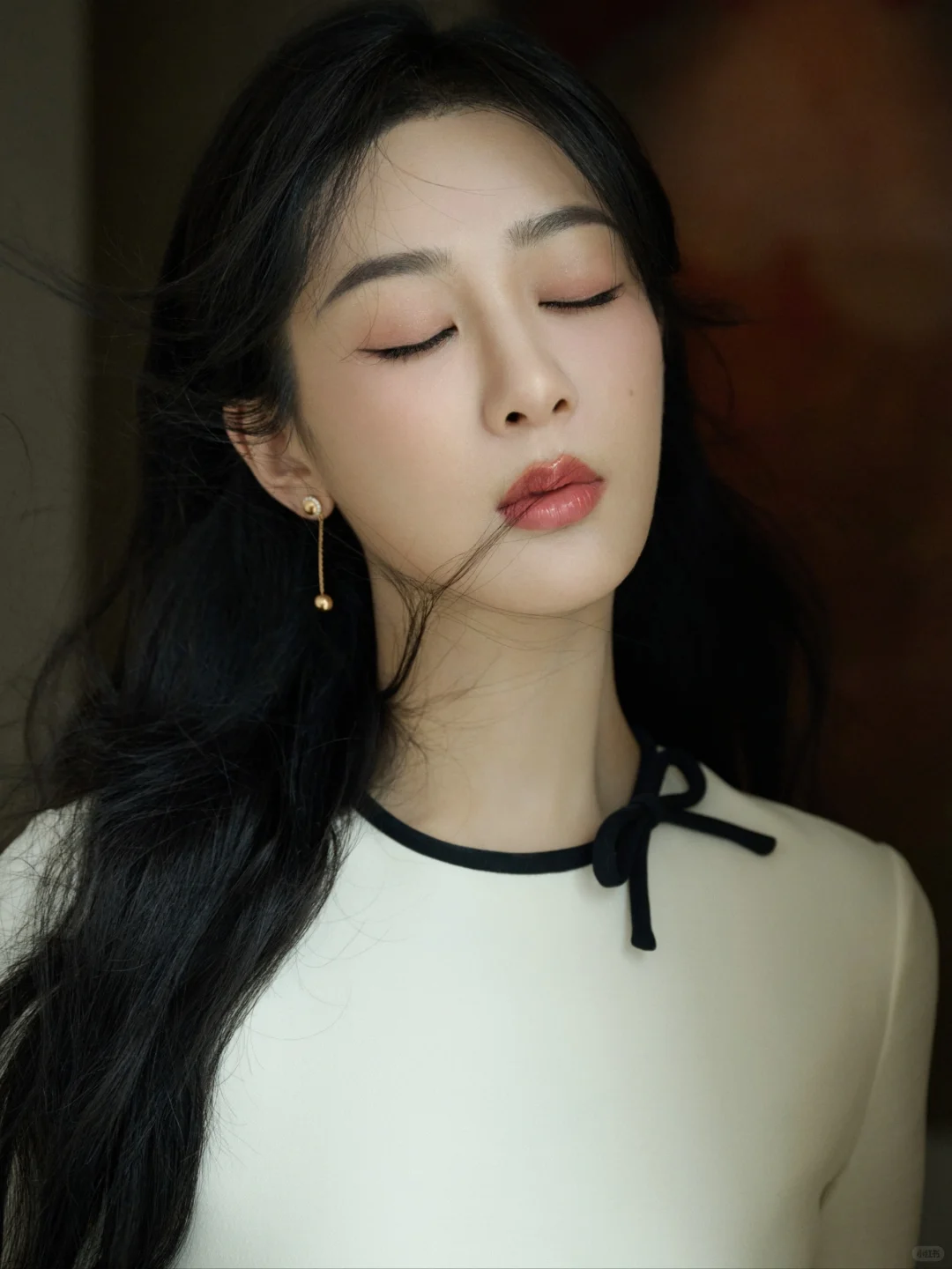 绿色显脚白，杨紫越来越有味道了