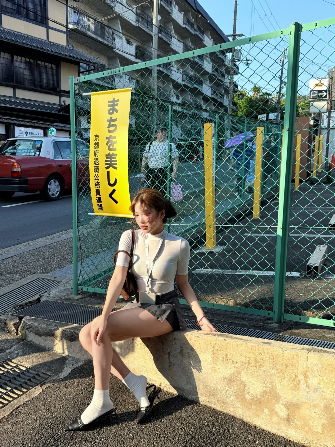 听说公司隔壁部门新来了个女职员