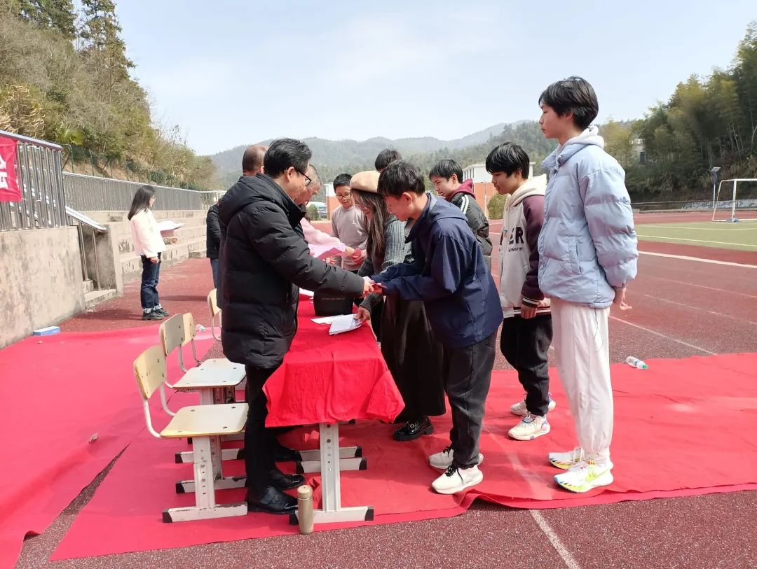 【中考誓师】龙行龘龘拼百日  热辣滚烫逐梦想——梅岭学校组织召开2024年中考百日冲刺誓师大会 第17张