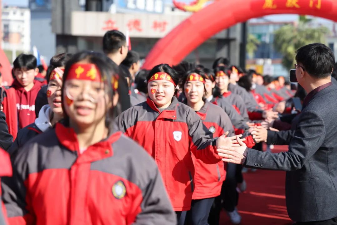 “百日冲刺·赢在中考”宜春黄冈实验学校2024年中考百日誓师大会 第13张