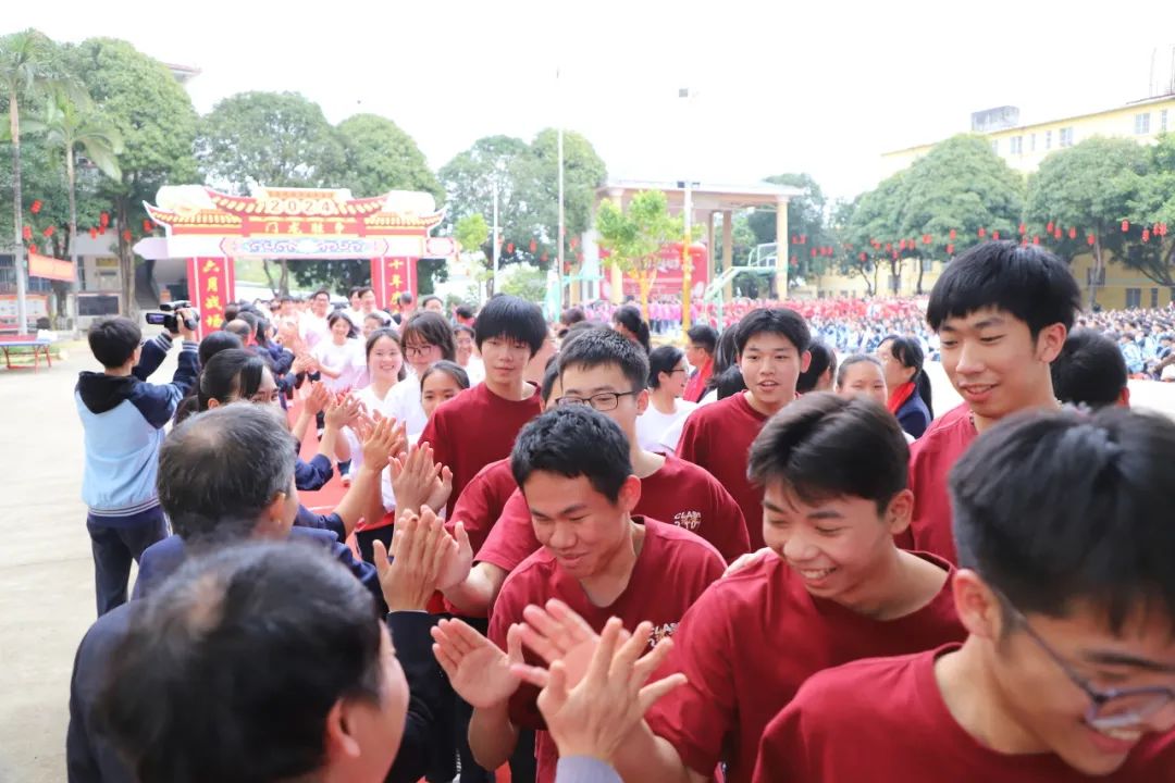 决战高考 超越梦想|南宁市第四十三中学2024届“虎狼军团”高考誓师大会 第26张