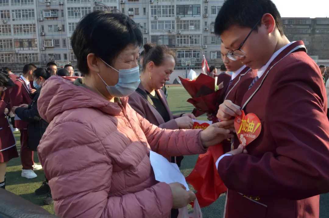 展露锋芒,铸就辉煌——我校举行中考百日冲刺誓师大会 第8张