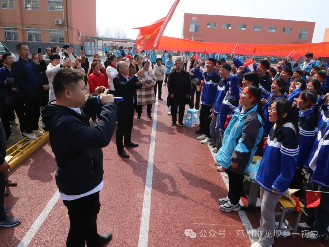 冲刺百天 决胜中考一一邓州市龙堰一初中  举行大型励志报告会 第27张