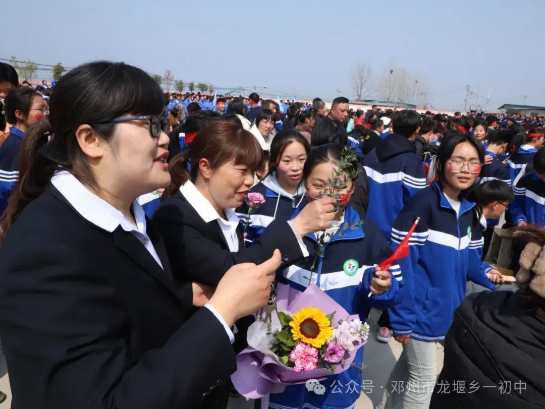 冲刺百天 决胜中考一一邓州市龙堰一初中  举行大型励志报告会 第34张