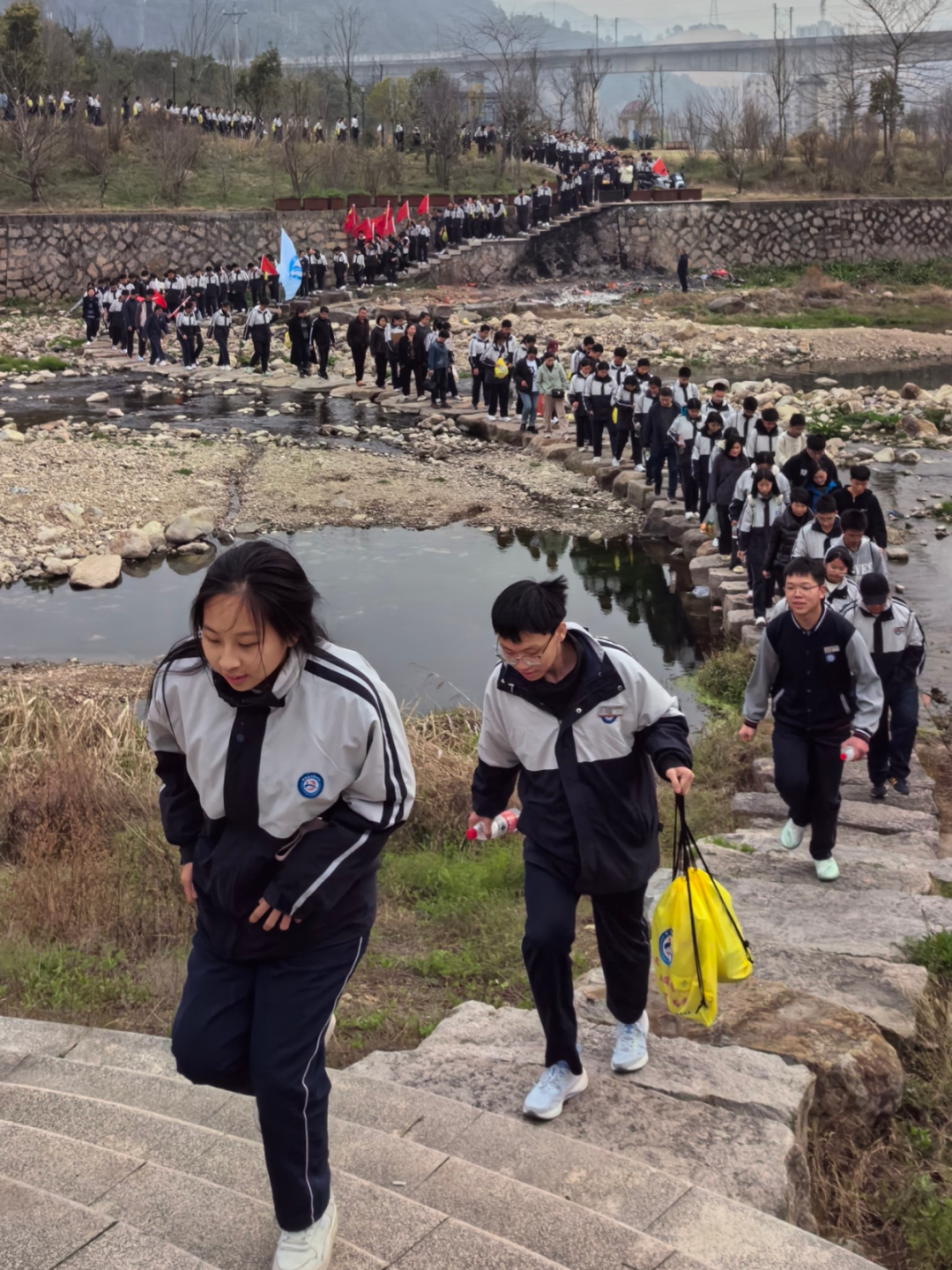 百日誓师凌云志 奋楫扬帆迎中考|青田县华侨中学举行中考百日誓师大会暨远足毅行活动 第10张