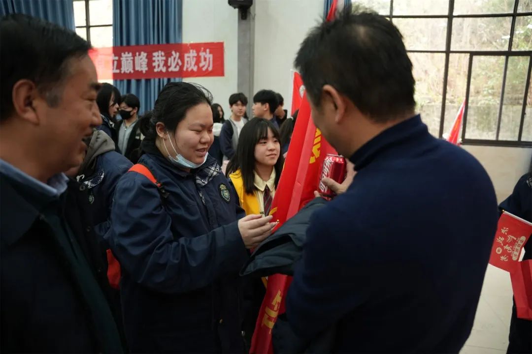 龙腾虎跃 决胜高考——武汉市第三十九中学2024年高三高考冲刺誓师暨二月调考表彰大会 第56张