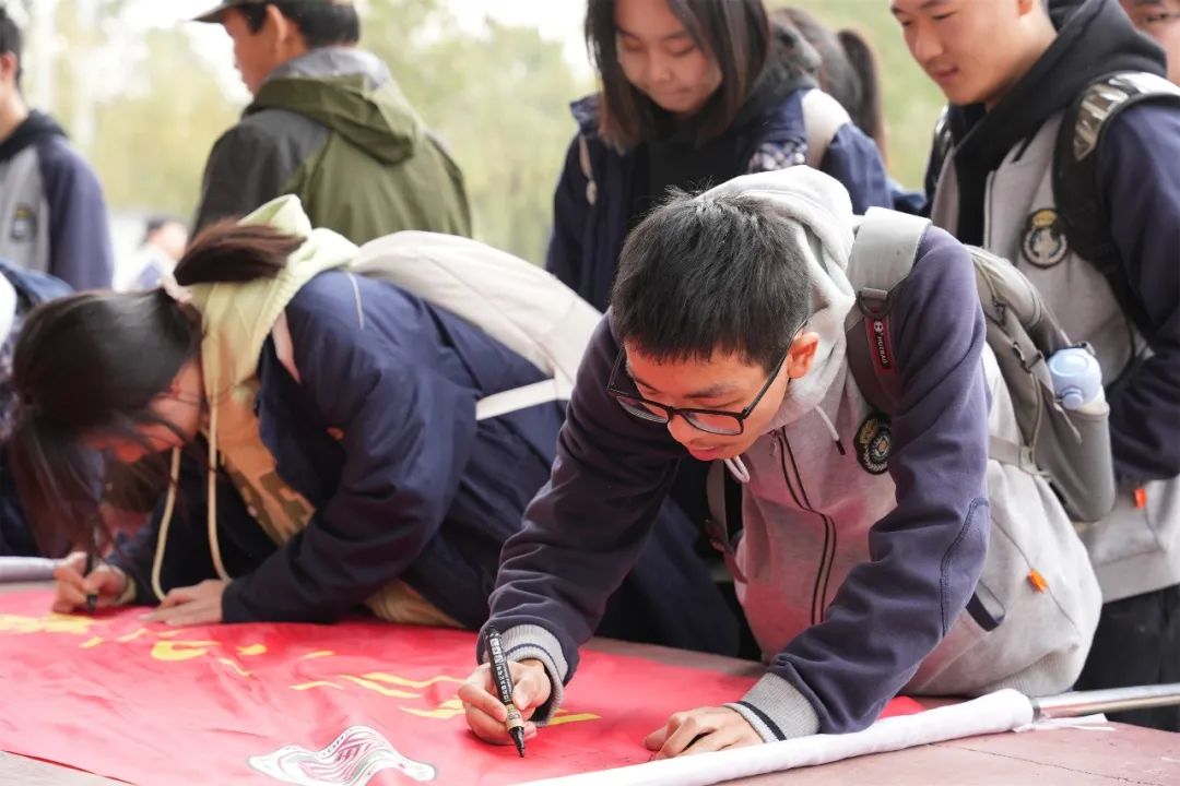 龙腾虎跃 决胜高考——武汉市第三十九中学2024年高三高考冲刺誓师暨二月调考表彰大会 第61张