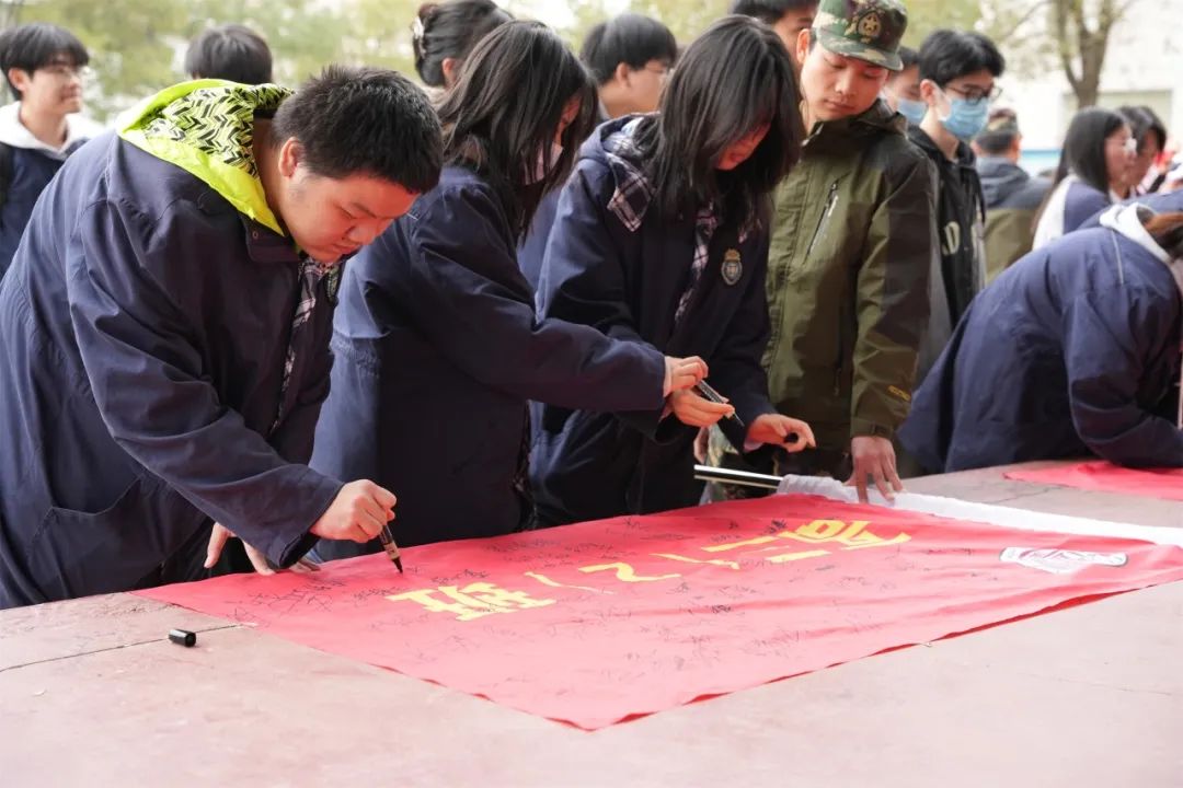 龙腾虎跃 决胜高考——武汉市第三十九中学2024年高三高考冲刺誓师暨二月调考表彰大会 第63张