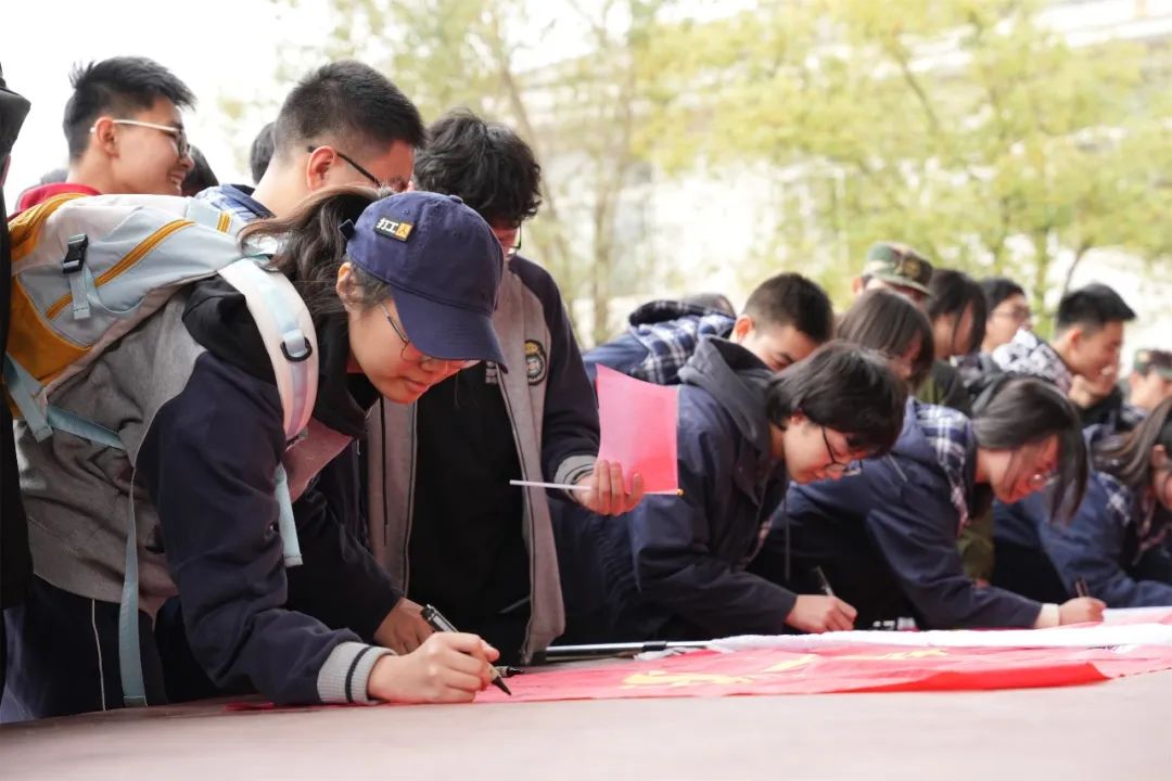 龙腾虎跃 决胜高考——武汉市第三十九中学2024年高三高考冲刺誓师暨二月调考表彰大会 第62张