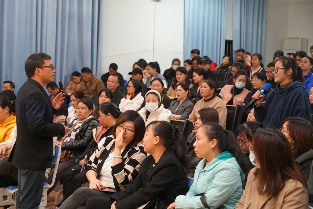 走近中考,梦圆仙葫——南宁市仙葫学校到南宁市民主路小学观澜溪谷校区开展中小衔接专题交流活动 第4张