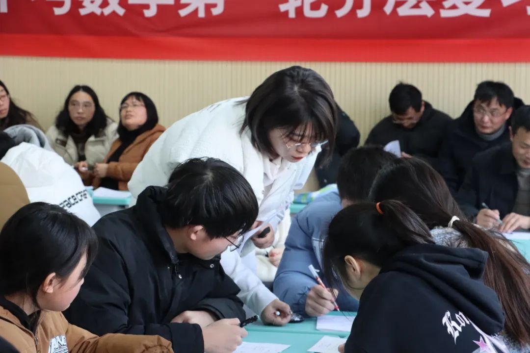 尽心尽责备中考  全力以赴创新高——南通市天生港学校承办2024年市直初中中考数学第一轮分层复习研讨活动 第13张