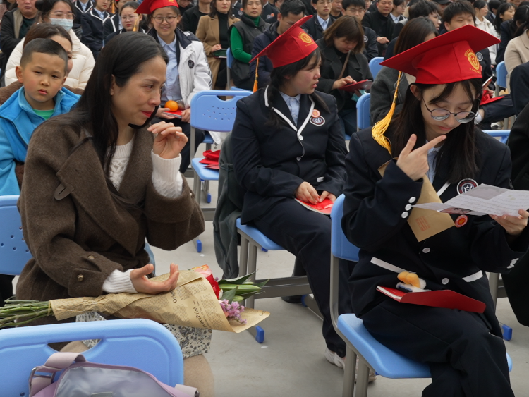 十八岁乘风破浪勇担当  八十天圆梦高考谱新篇——湖北荆门外语学校举行2024届十八岁成人礼暨高考八十天誓师大会 第23张