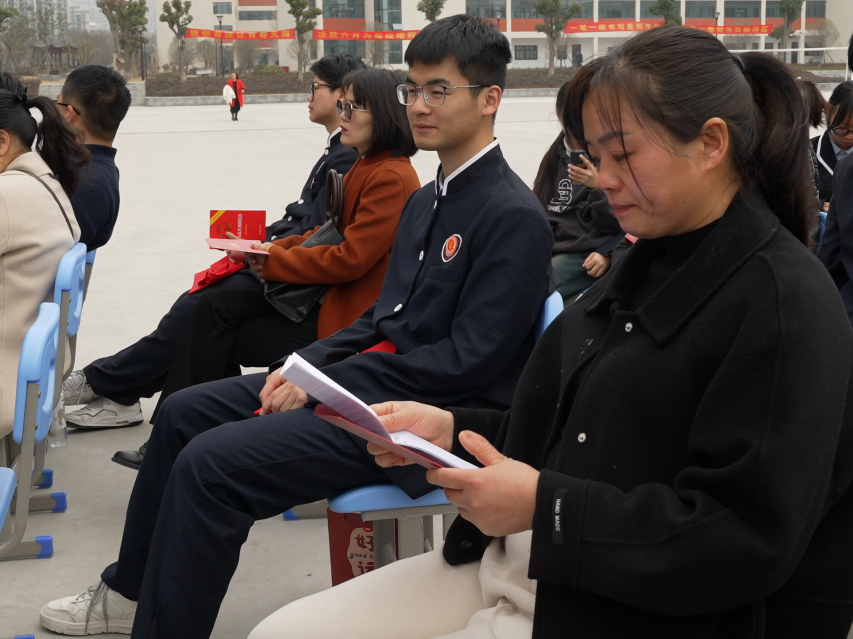 十八岁乘风破浪勇担当  八十天圆梦高考谱新篇——湖北荆门外语学校举行2024届十八岁成人礼暨高考八十天誓师大会 第19张