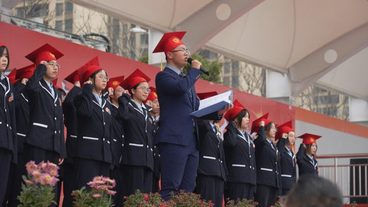 十八岁乘风破浪勇担当  八十天圆梦高考谱新篇——湖北荆门外语学校举行2024届十八岁成人礼暨高考八十天誓师大会 第42张