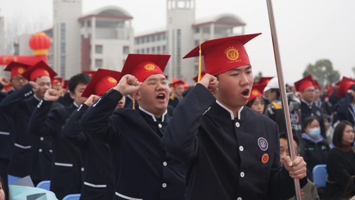 十八岁乘风破浪勇担当  八十天圆梦高考谱新篇——湖北荆门外语学校举行2024届十八岁成人礼暨高考八十天誓师大会 第31张