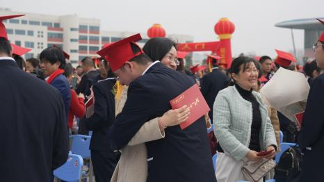 十八岁乘风破浪勇担当  八十天圆梦高考谱新篇——湖北荆门外语学校举行2024届十八岁成人礼暨高考八十天誓师大会 第26张