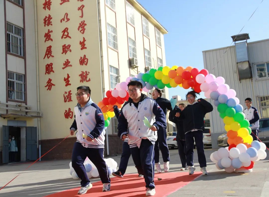 “砥砺奋进,决战高考” ——青岛交通职业学校2024年决战高考誓师大会 第43张