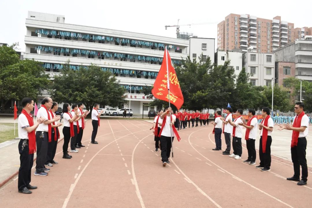 快看!平定中学举办奋战百日中考誓师活动! 第20张